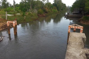 Cống hơn 11 tỉ ở Cà Mau vừa xây xong đã hỏng