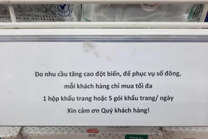 Cà Mau: Nhiều tiệm treo bảng hạn chế bán khẩu trang