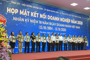 Cà Mau tặng danh hiệu doanh nhân tiêu biểu cho 36 người