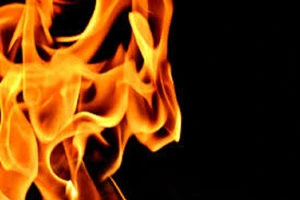 Một phụ nữ ở Cà Mau tự thiêu nghi do nợ nần