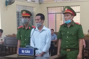 Phạt tù 2 bị cáo đưa người nhập cảnh trái phép bằng tàu cá