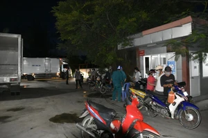 90 công nhân ở Cà Mau sơ chế tôm vi phạm phòng, chống dịch COVID19