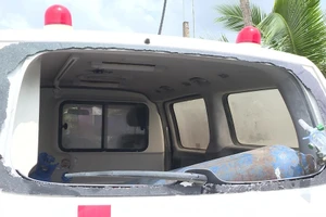 Người đập kính sau xe cứu thương trốn cách ly ở Bạc Liêu bị loạn thần