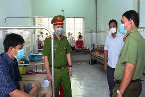 Tạm giữ người tấn công 2 công an Bạc Liêu vì bị cách ly 'chồng' cách ly