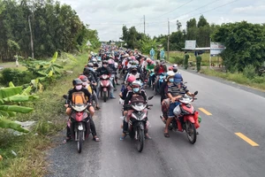 Bạc Liêu thắt chặt việc người dân ra đường, bắt đầu phát thẻ đi chợ