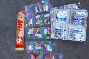 Cà Mau: Một y sĩ bán thuốc trị COVID-19 cho nhiều F0