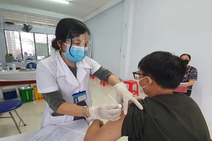 Cà Mau: F0 triệu chứng nhẹ, F1 nguy cơ cao được đi làm