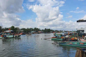 Tạm đình chỉ 1 cán bộ vụ giả chữ ký người nhận tiền hỗ trợ COVID-19