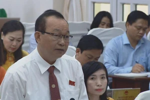 Cà Mau: Cử tri kêu khổ khi đưa rước con em ngày 4 lượt