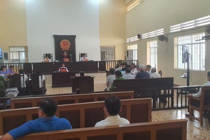 Đang xét xử 2 cựu giám đốc Sở Xây dựng Cà Mau 