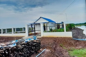 May có tờ giấy nợ, không là 'bắc thang lên hỏi ông trời...'