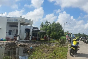 Bắt giam cha nuôi hành hạ bé 4 tuổi ở Cà Mau