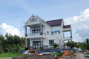 Một biệt thự xây trái luật trên đất lâm nghiệp ở Cà Mau
