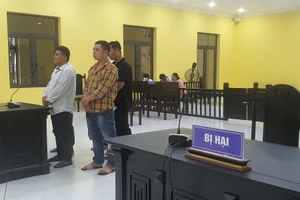 Hành xử tiêu cực của bị cáo sau khi nghe tòa tuyên án 