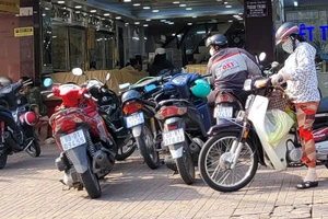 Một tiệm vàng ở Cà Mau bị khám xét trong đêm