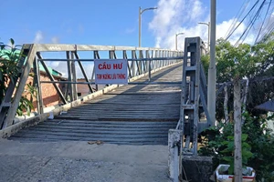 Huyện Phú Tân, Cà Mau xem xét nguyện vọng sửa cầu sắt Cái Đôi Vàm