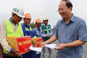 Bí thư tỉnh Cà Mau kiểm tra, đôn đốc tiến độ cao tốc Bắc - Nam