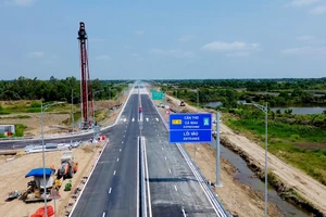 Đề xuất tạm dừng khai thác 1 tháng cao tốc Hậu Giang - Cà Mau