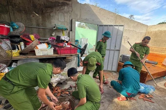 Lốc xoáy quét qua trong đêm làm nhiều nhà dân ở Đà Nẵng tốc mái