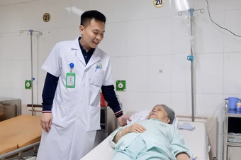 Từ phòng mổ tuyến cuối đến bục vinh danh quốc tế: Dấu ấn bác sĩ Việt