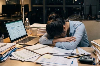 Đề xuất đưa người chịu áp lực công việc vào diện theo dõi tâm thần