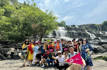 Hàng không, du lịch vào cao điểm hè