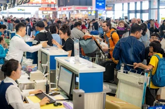 Tránh chiến sự Trung Đông, khách Việt bay châu Âu thế nào?