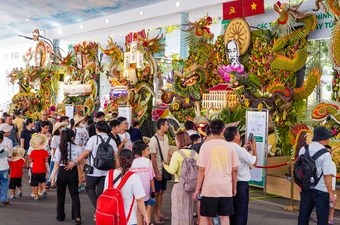 Check-in cung đường trái cây khổng lồ tại TP.HCM mùa hè này