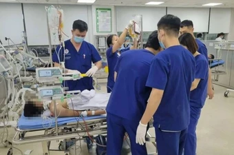 Đột ngột khó thở, cụ bà ngưng tim do nhồi máu phổi