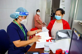Điều 100 dự thảo Luật BHXH (sửa đổi) đã đề xuất bổ sung chế độ thai sản vào nhóm quyền lợi mà người tham gia BHXH tự nguyện được hưởng khi lao động nữ sinh con.