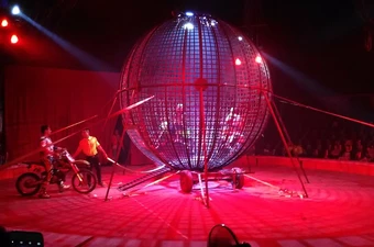 Mô tô bay, ai nhớ ai quên? 