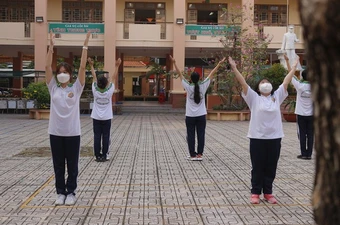 'Ôi, trường học được mở cửa rồi!'