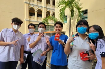 Phổ điểm thi tốt nghiệp THPT: Môn Lịch sử khá hơn, môn sinh, tiếng Anh vẫn thấp