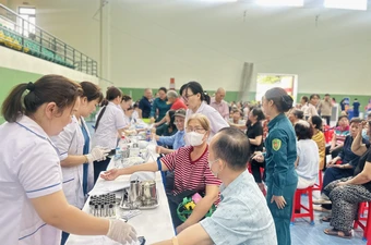 TP.HCM tăng tốc vận động người dân khám sức khỏe định kỳ miễn phí