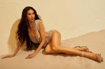 Bùi Quỳnh Hoa tung bộ hình bikini khoe đường cong gợi cảm