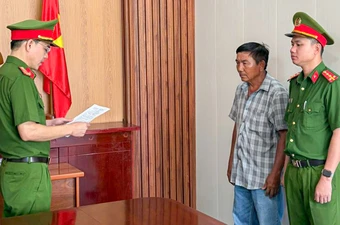 Khởi tố giám đốc và đồng phạm chôn lấp 130 tấn chất thải trái phép