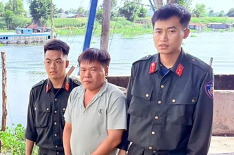 Tạm giữ người đàn ông nhập lậu máy gặt đập từ Campuchia về Việt Nam