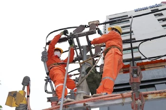 Hai lần tăng giá điện, EVN vẫn lỗ 