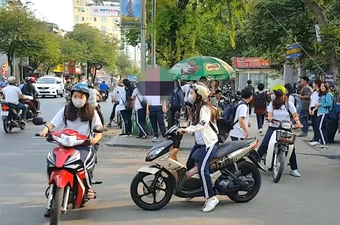 Người 16 tuổi được đăng ký xe nhưng phải được sự đồng ý của cha, mẹ hoặc người giám hộ. Ảnh: VH