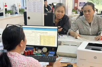 Giải quyết thủ tục hành chính ở cơ sở: Từ 'thu giấy tờ' sang khai thác dữ liệu