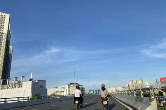 Phương tiện được lưu thông lại qua cầu vượt Nguyễn Hữu Cảnh