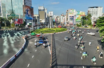 Ngày đầu phân luồng giao thông tại vòng xoay Điện Biên Phủ - Nguyễn Bỉnh Khiêm