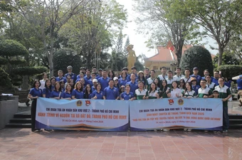 TP.HCM: Chi đoàn TAND khu vực 2, khu vực 5 trao học bổng, quà tặng cho học sinh, gia đình chính sách 