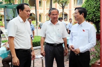 Chủ tịch HĐND TP.HCM cùng các ứng cử viên tiếp xúc cử tri phường Phú An