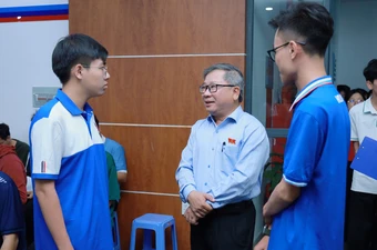 Sinh viên ĐHQG TP.HCM kiến nghị ứng cử viên HĐND về an ninh ký túc xá