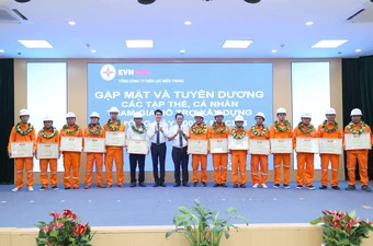 EVNCPC khen thưởng các 'chiến sĩ' xây dựng đường dây 500kV mạch 3