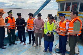 Bộ Tư lệnh Vùng Cảnh sát biển 3 tuyên truyền về chống khai thác IUU tại Bến Tre