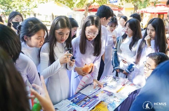 Điểm sàn giảm mạnh, xem xét điều chỉnh điểm tổ hợp môn