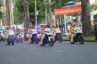 TP.HCM ra quân xử lý lấn chiếm vỉa hè, lòng đường, xe dù bến cóc