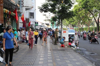 Hình ảnh khác lạ của vỉa hè, lòng đường trung tâm TP.HCM 